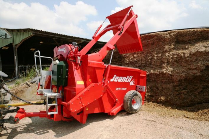 The range of silage unloaders with straw blower