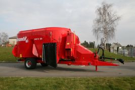 Futtermischwagen mit 2 vertikalen Schnecken kombiniert mit Strohverteiler und mit Direktauswurf:

MVV 22 P