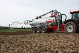 GT 24000 : spreading with nozzle boom