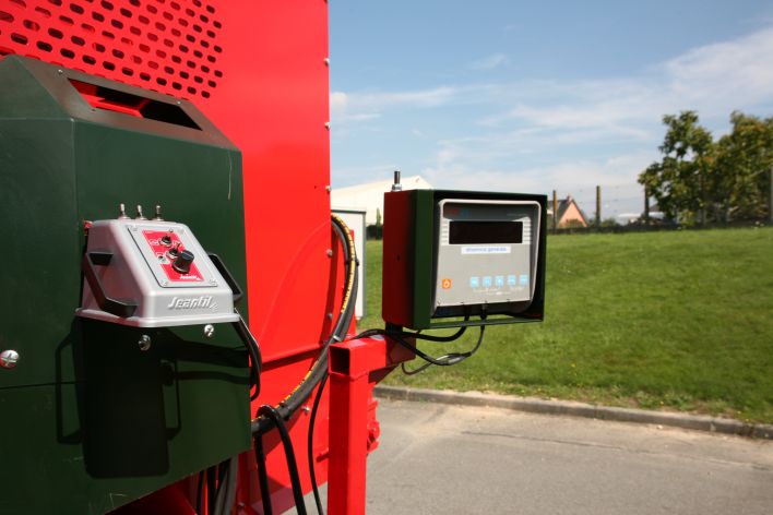 Electric controls on distribution trailer
