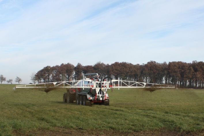 Spreading ramp with precision nozzles EZ